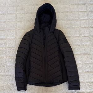 BERNARDO Packable Black Neoprene Quilted Accent Zippered Jacket.